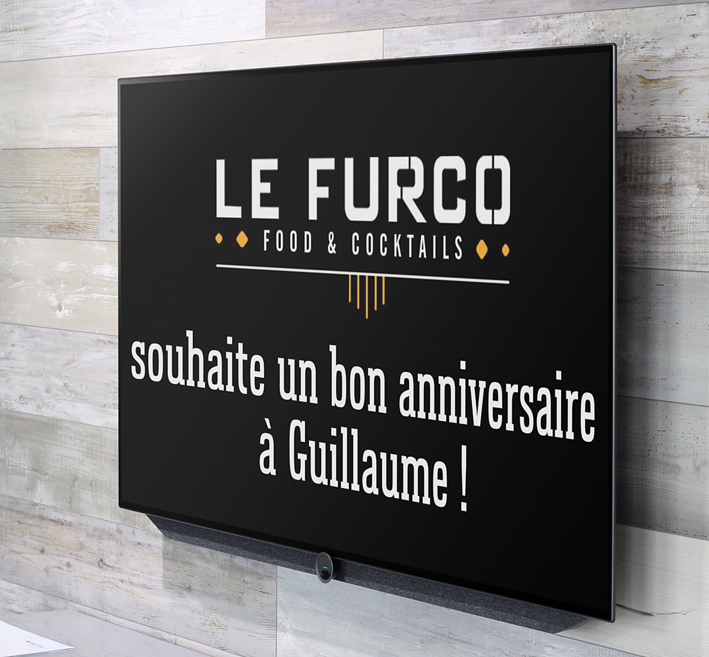 Écran mural affichant un message d'anniversaire du restaurant Le Furco